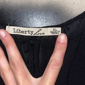 I’m sell dress and this too big for me I was overweight but I’m got lose weight